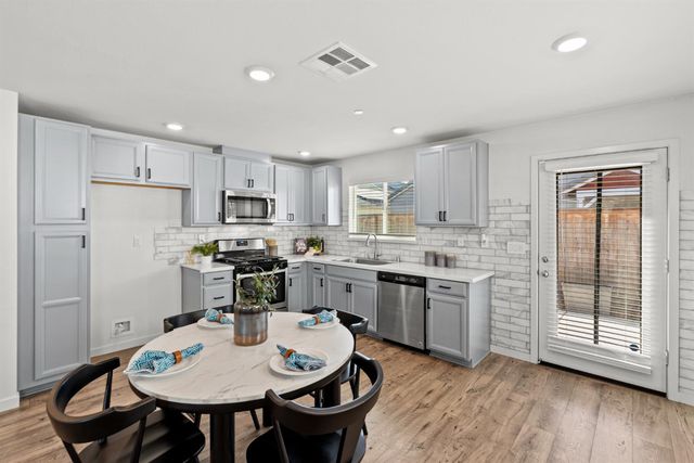 4388 Silver Cedar Ln, Sacramento, CA 95834