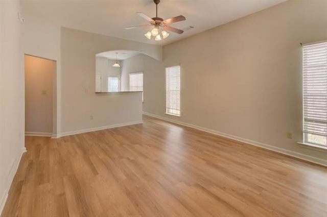 5655 FALLING BARK DR, Memphis, TN 38134