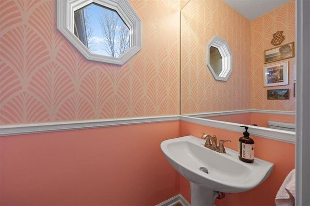 5811 W 124th Street, Overland Park, KS 66209