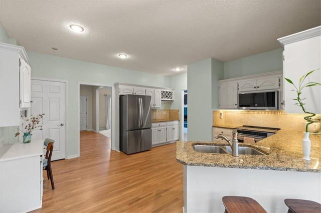 5811 W 124th Street, Overland Park, KS 66209