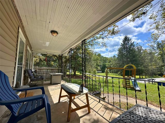 104 Old Fort Road, Fairview, NC 28730