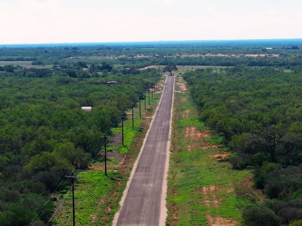 131 Cr 2644, Moore, TX 78057