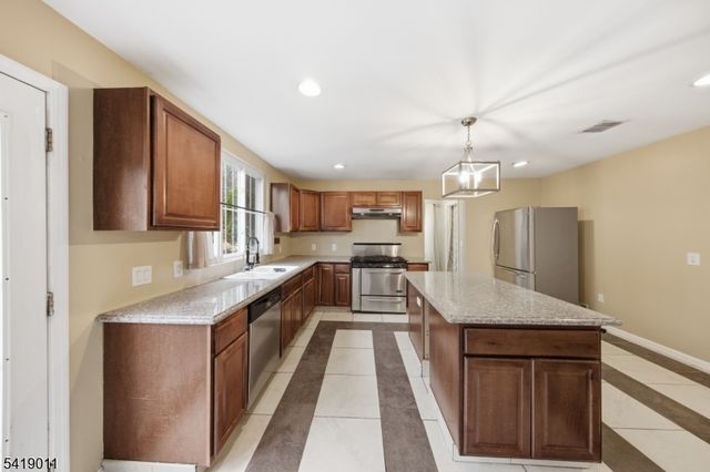 130 Valley View Dr, Rockaway Twp., NJ 07866