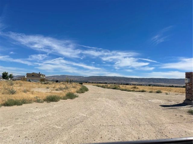 55 W Avenue J-10, Del Sur, CA 93536