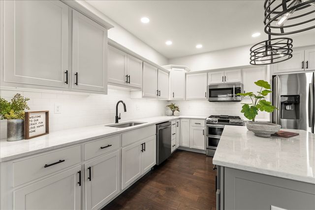 1616 Kassen Avenue, Mahomet, IL 61853