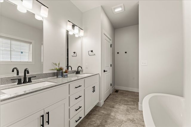 1616 Kassen Avenue, Mahomet, IL 61853