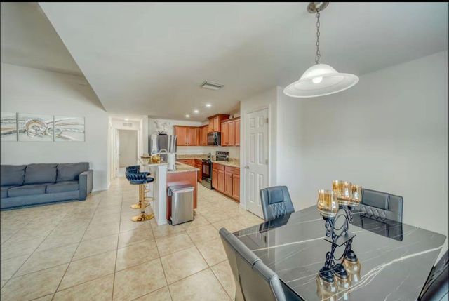 1925 SW 14th Street, Cape Coral, FL 33991