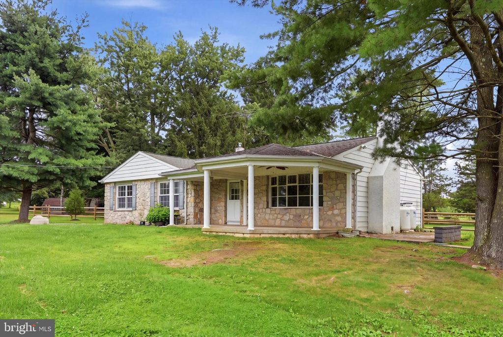 2850 THOMPSON RD, HARLEYSVILLE, PA 19438 — exterior