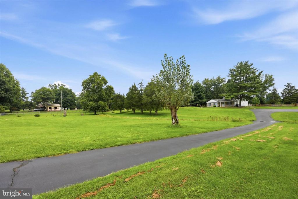 2850 THOMPSON RD, HARLEYSVILLE, PA 19438 — photo 2