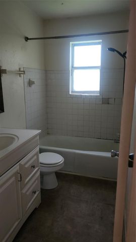 509 Debbie Lane, Alvin, TX 77511
