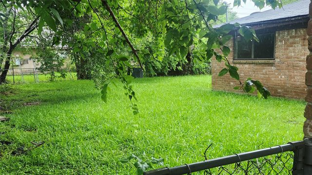 509 Debbie Lane, Alvin, TX 77511