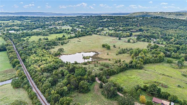 1015 E Church Street, Altus, AR 72821