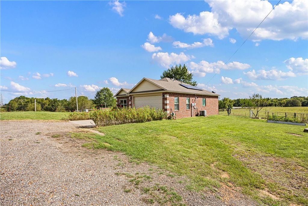 1015 E Church Street, Altus, AR 72821