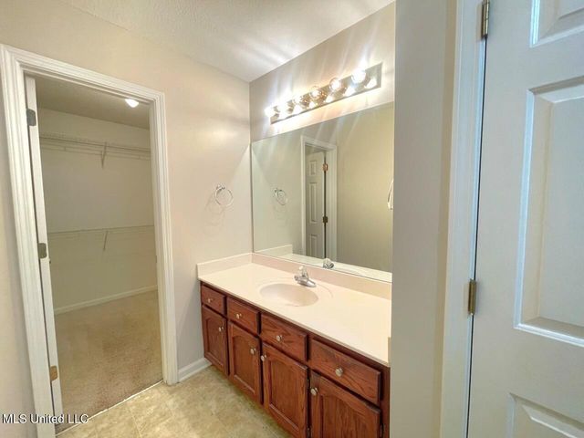 6108 Hallum Drive, Walls, MS 38680