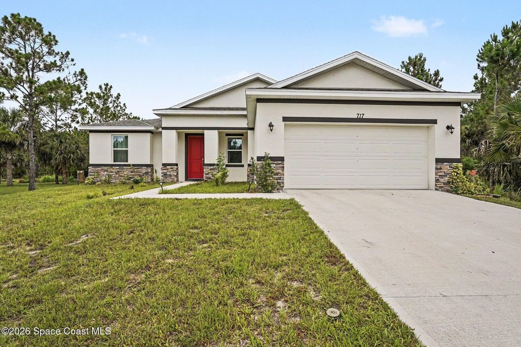 717 Sandpiper Street SW, Palm Bay, FL 32908