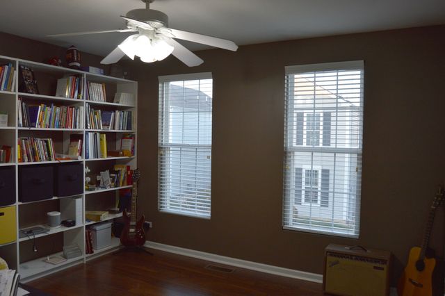 225 W WASHINGTON Street, Oswego, IL 60543