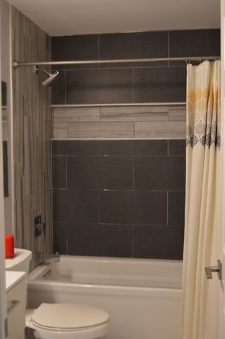 225 W WASHINGTON Street, Oswego, IL 60543