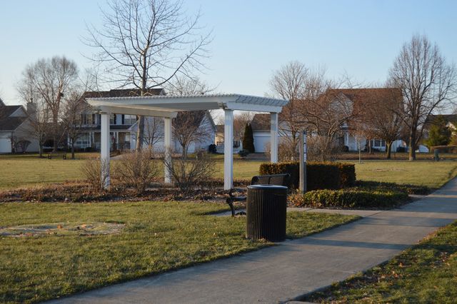 225 W WASHINGTON Street, Oswego, IL 60543