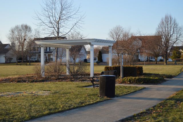 225 W WASHINGTON Street, Oswego, IL 60543