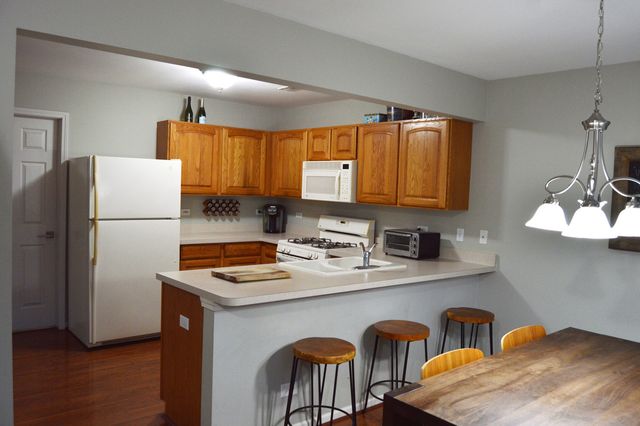 225 W WASHINGTON Street, Oswego, IL 60543