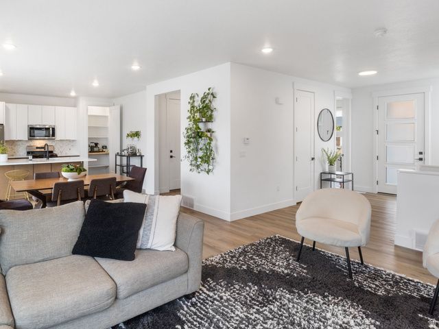 677 E KINGS LNDG, Tooele, UT 84074