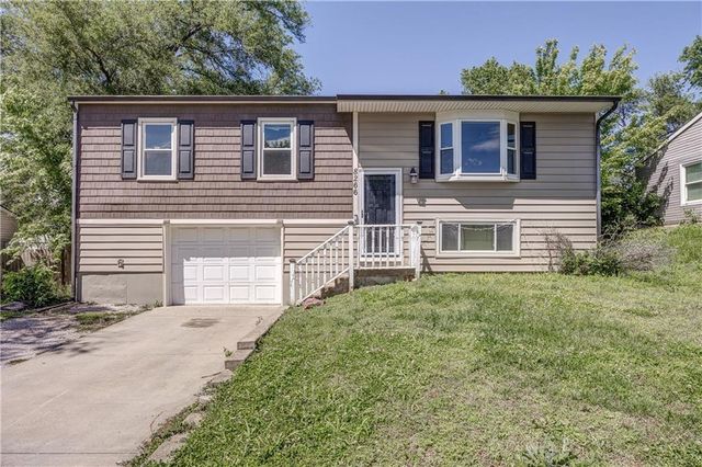 8266 Tauromee Avenue, Kansas City, KS 66112