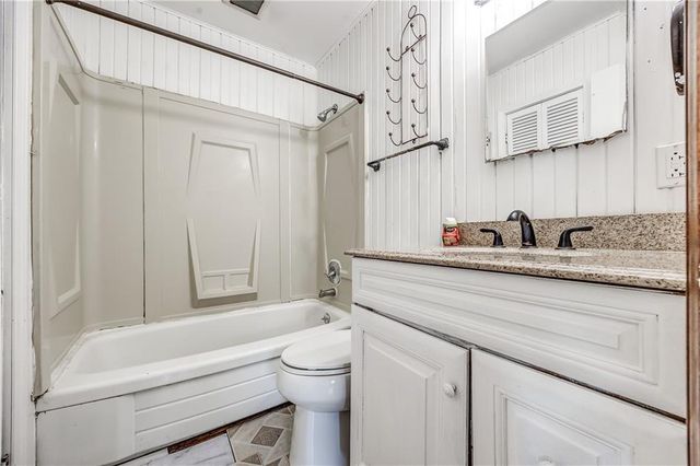 8266 Tauromee Avenue, Kansas City, KS 66112