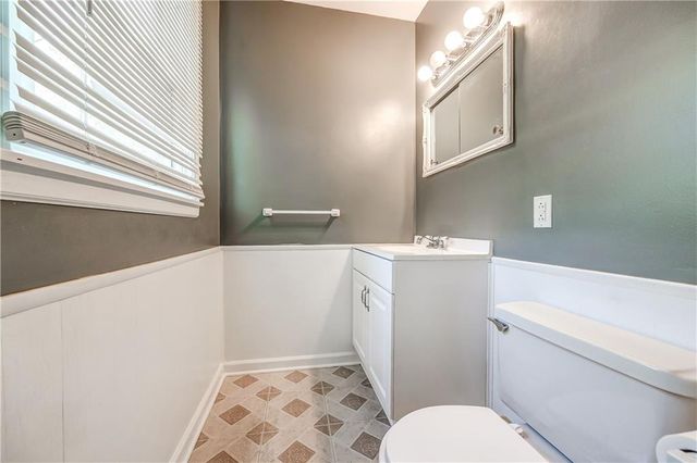 8266 Tauromee Avenue, Kansas City, KS 66112