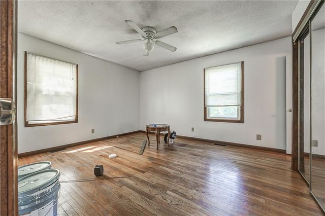 8266 Tauromee Avenue, Kansas City, KS 66112