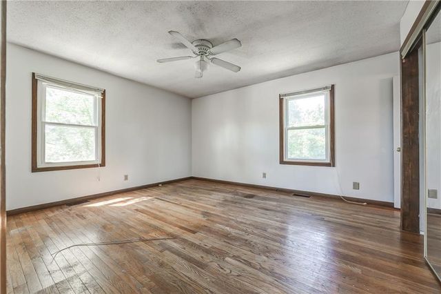 8266 Tauromee Avenue, Kansas City, KS 66112
