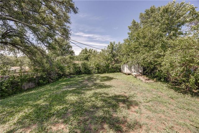 8266 Tauromee Avenue, Kansas City, KS 66112