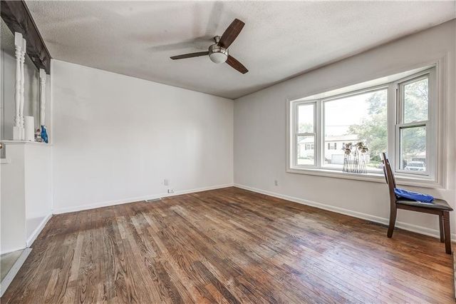 8266 Tauromee Avenue, Kansas City, KS 66112
