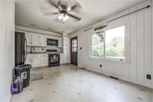 8266 Tauromee Avenue, Kansas City, KS 66112