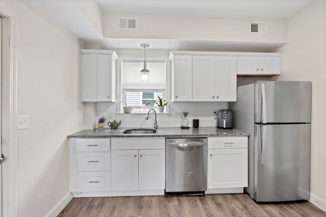10 Elliott Pl 3F, Peabody, MA 01960