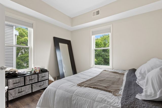 10 Elliott Pl 3F, Peabody, MA 01960