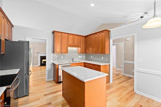 2074 Hibiscus Lane, Kernersville, NC 27284