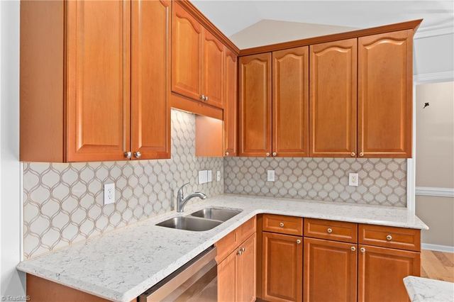 2074 Hibiscus Lane, Kernersville, NC 27284