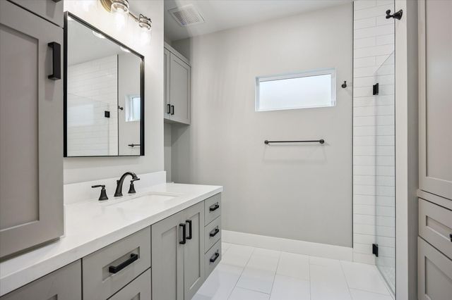 5104 Floyd Street, Houston, TX 77007