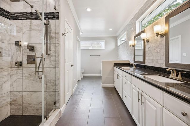 5104 Floyd Street, Houston, TX 77007