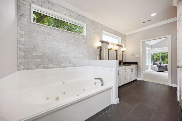 5104 Floyd Street, Houston, TX 77007