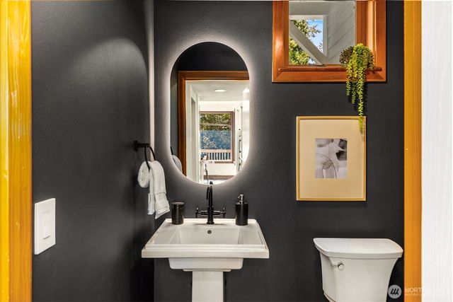 6518 NE Justin Court, Bainbridge Island, WA 98110