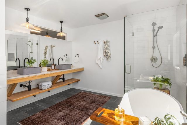 6518 NE Justin Court, Bainbridge Island, WA 98110