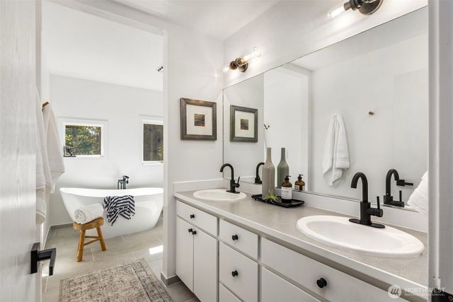 6518 NE Justin Court, Bainbridge Island, WA 98110