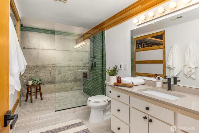 6518 NE Justin Court, Bainbridge Island, WA 98110