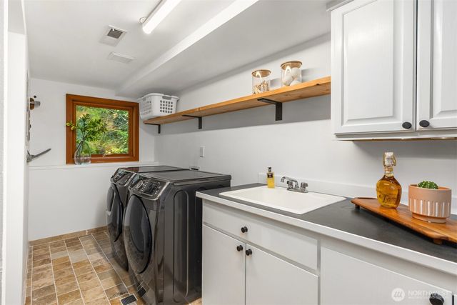 6518 NE Justin Court, Bainbridge Island, WA 98110