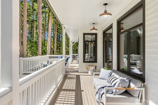 6518 NE Justin Court, Bainbridge Island, WA 98110