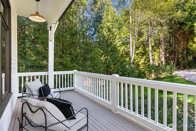 6518 NE Justin Court, Bainbridge Island, WA 98110