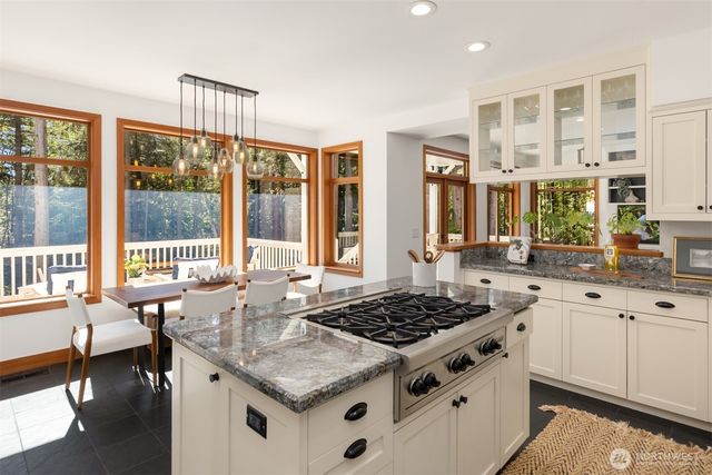 6518 NE Justin Court, Bainbridge Island, WA 98110