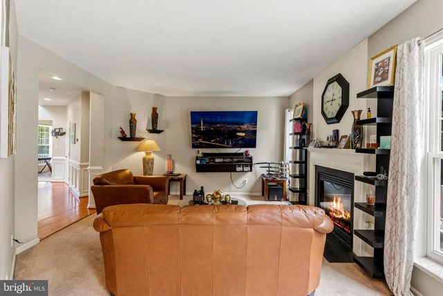 1004 GLEN OAK CT, La Plata, MD 20646