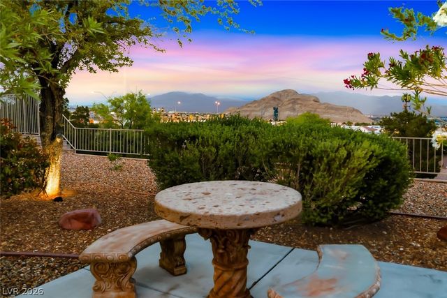 10612 Spring Garden Court, Las Vegas, NV 89134